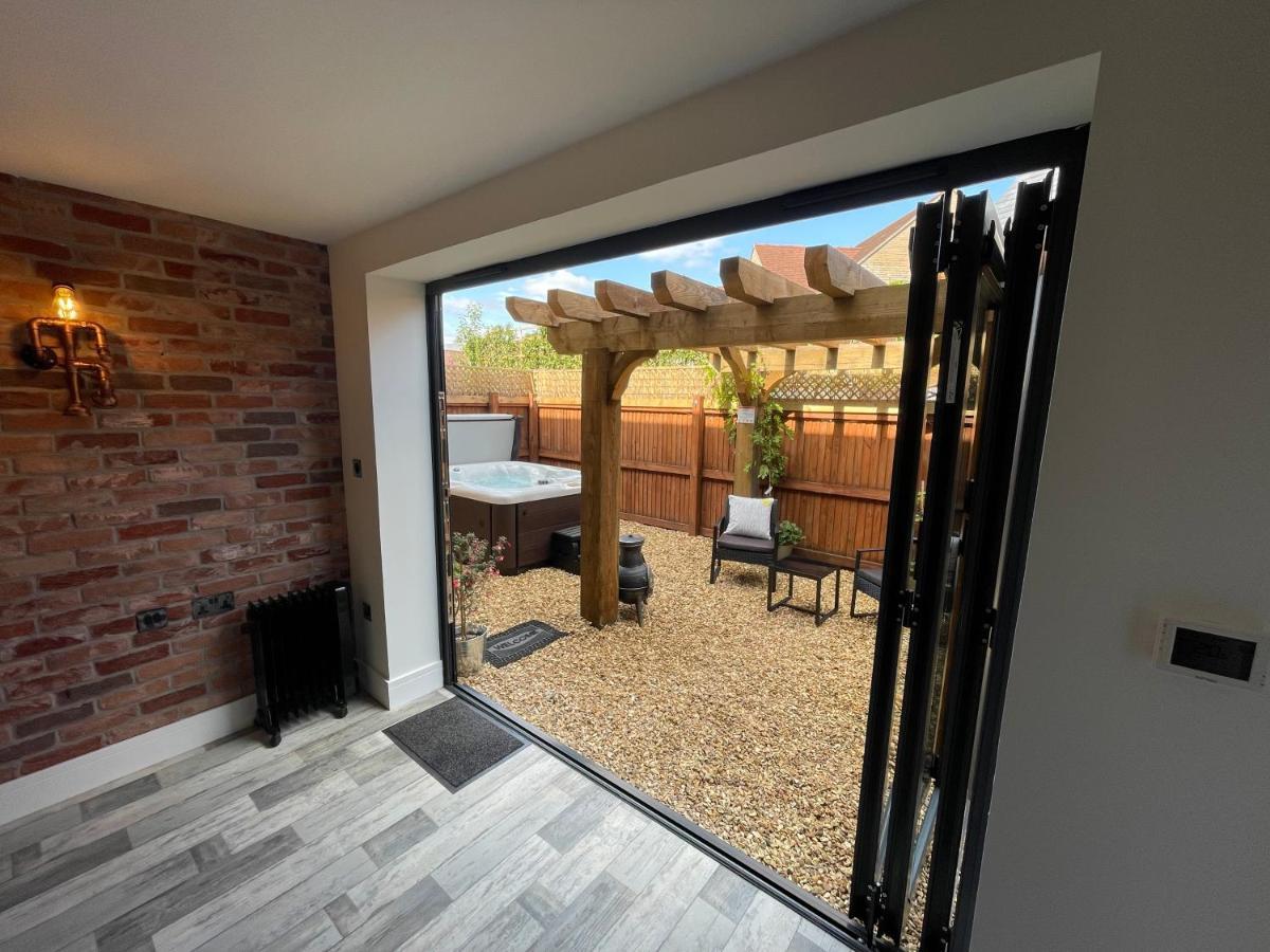 Coach House & Hot Tub Nr Bicester Village Exterior foto